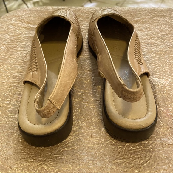 CARRIAGE COURT LOAFERS NWOT - Picture 4 of 6